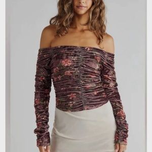 FREE PEOPLE REINA FLORAL OFF SHOULDER LONG SLEEVE FLORAL VELVET TOP SIZE MEDIUM